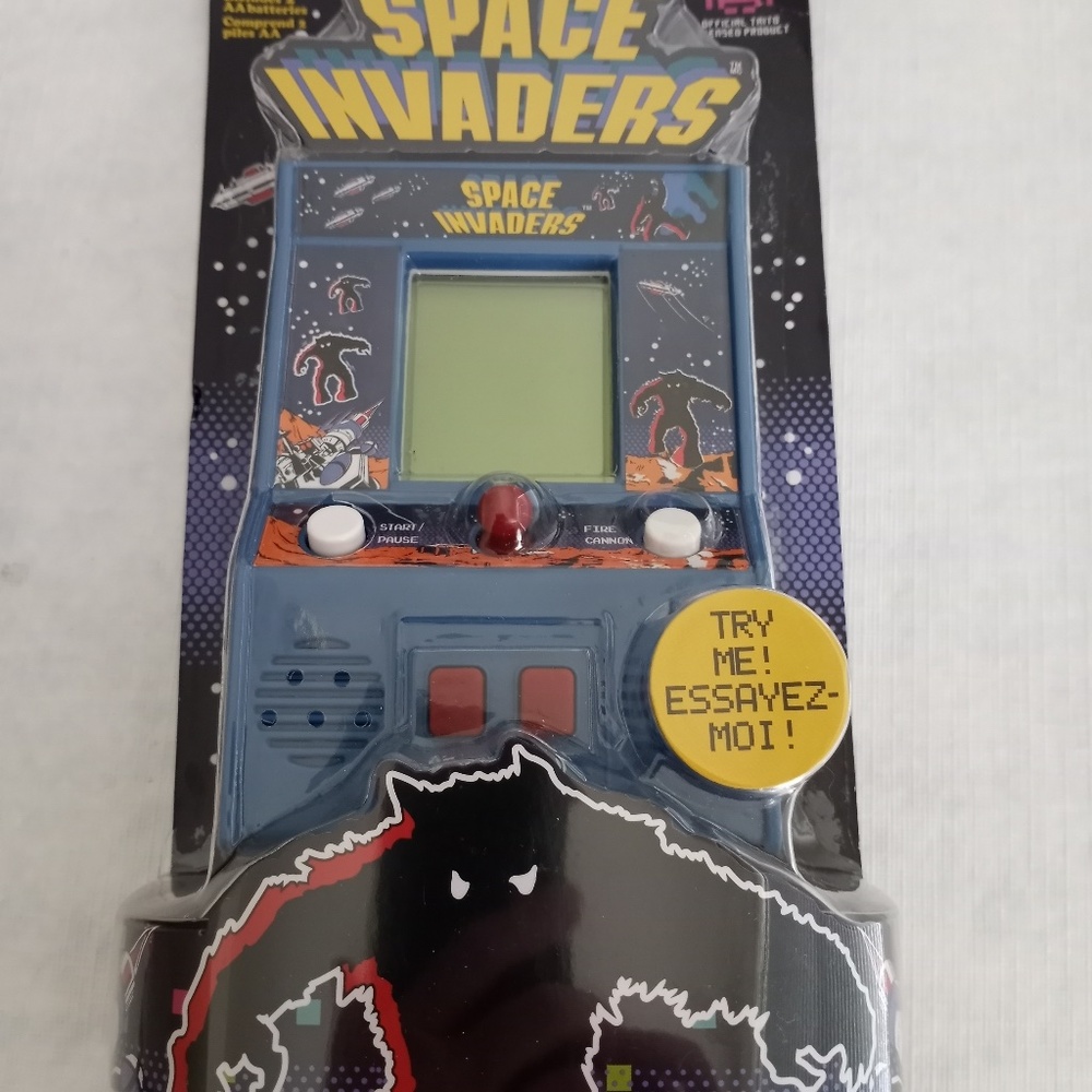 NIB Taito SPACE INVADERS Hand Held Electronic Game